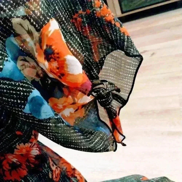 Alyx women's size 1x poncho style black/red flower shear arm top - Picture 9 of 10